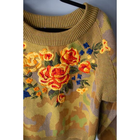 Free People Camo Rose Pullover Sweater Small NEW - Picture 4 of 6